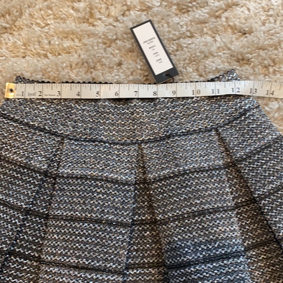 Romeo + Juliet Couture Metallic Silver Stretchy Mini Skirt - Picture 6 of 8